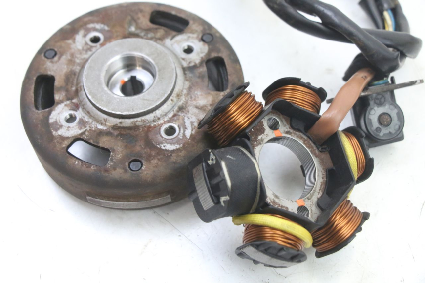 photo de ROTOR ESTATOR PEUGEOT TKR TREKKER FURIOUS 50 (2005 - 2014) - Outro ângulo de visão