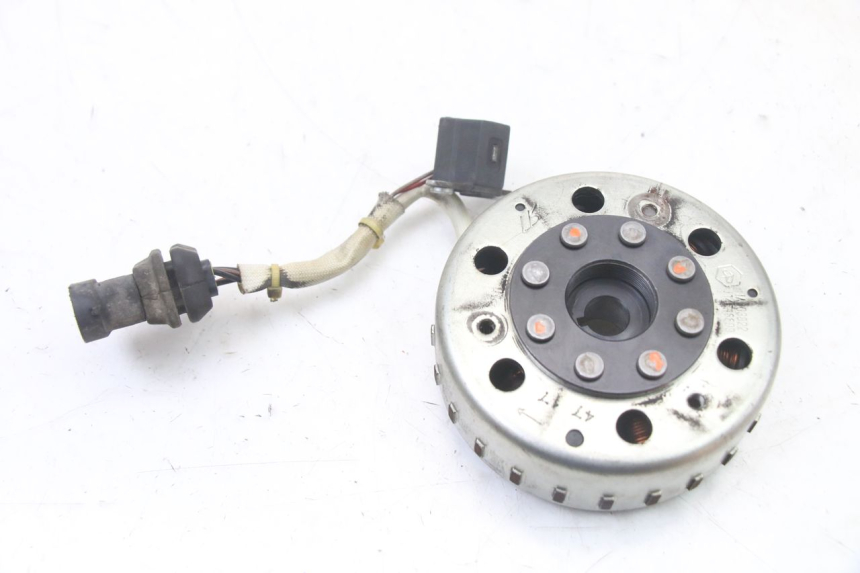 photo de ROTOR ESTATOR PIAGGIO ZIP 4T 50 (2018 - 2020) - Outro ângulo de visão