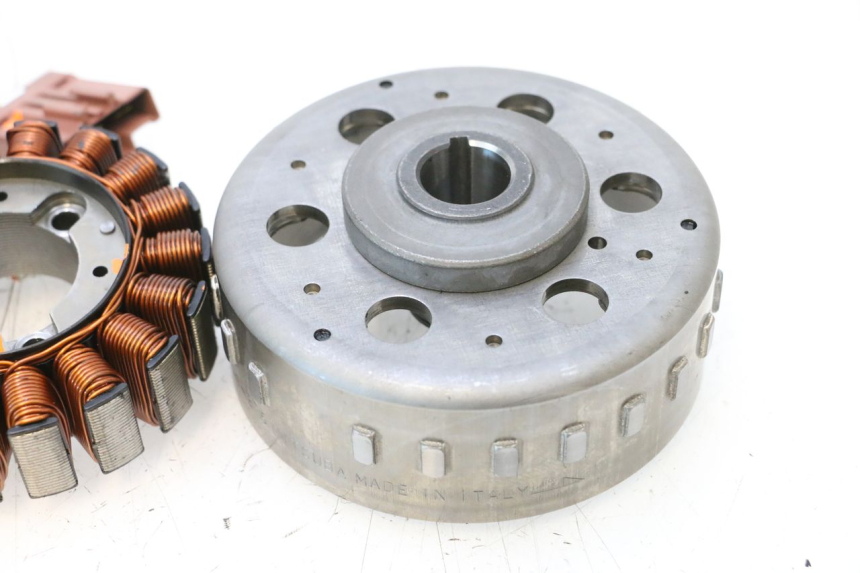 photo de ROTOR ESTATOR PEUGEOT SATELIS COMPRESSOR K15 125 (2006 - 2009) - Outro ângulo de visão