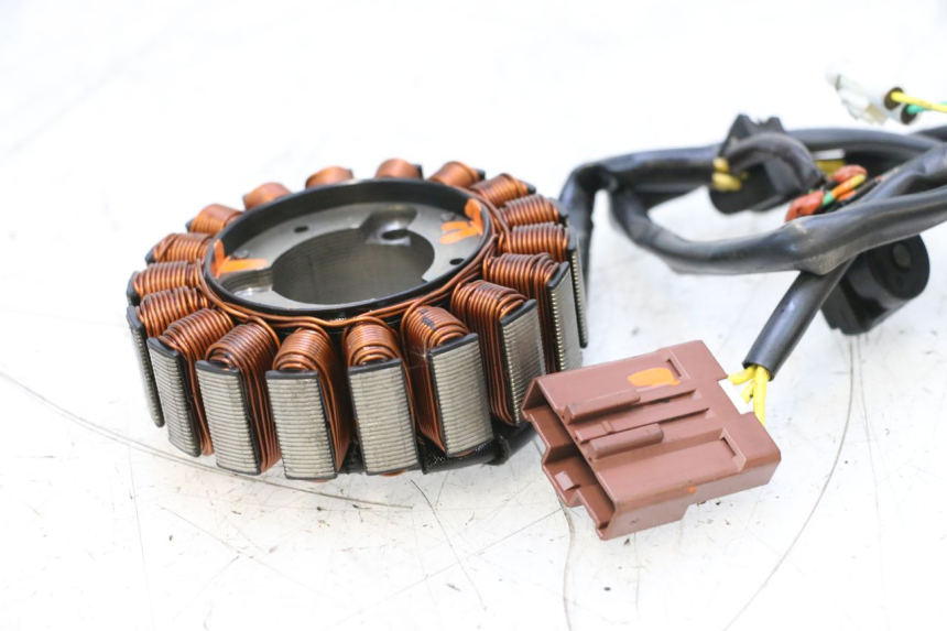 photo de ROTOR ESTATOR PEUGEOT SATELIS COMPRESSOR K15 125 (2006 - 2009) - Pontos de fixação