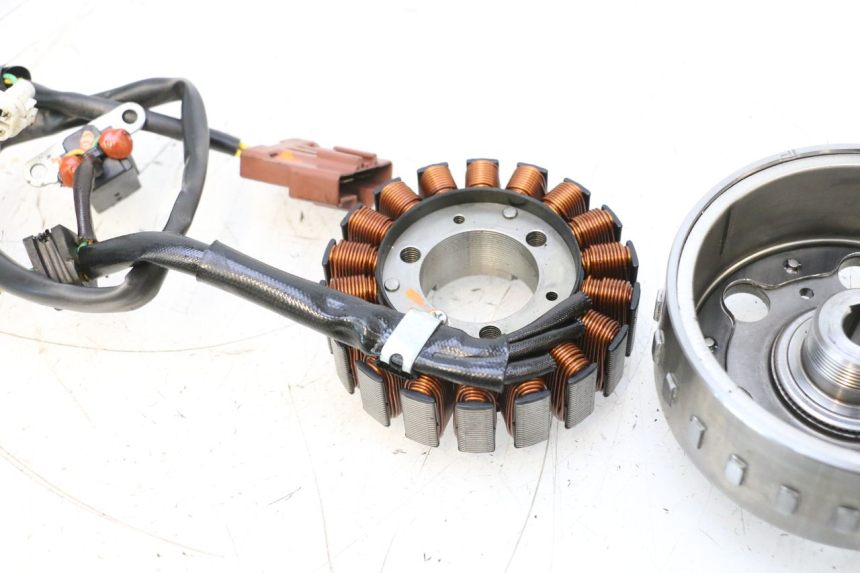 photo de ROTOR ESTATOR PEUGEOT SATELIS COMPRESSOR K15 125 (2006 - 2009) - Marcações e referências