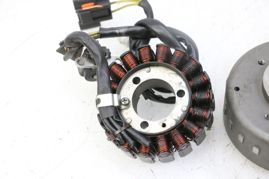 photo de ROTOR ESTATOR PEUGEOT SATELIS 125 (2013 - 2018) - Outro ângulo de visão