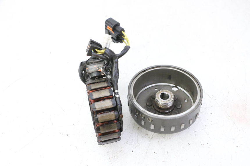 photo de ROTOR ESTATOR PEUGEOT SATELIS 125 (2013 - 2018) - Pontos de fixação
