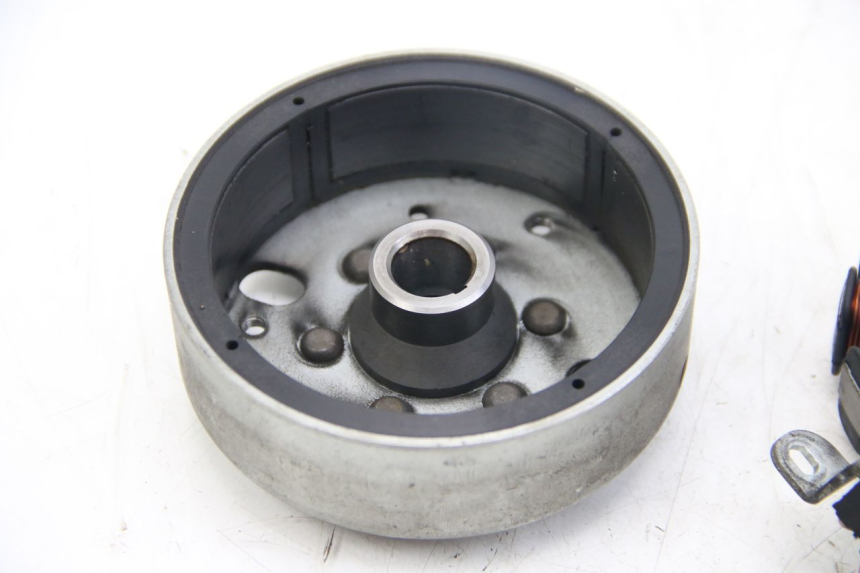 photo de ROTOR ESTATOR APRILIA SCARABEO 4T 50 (2009 - 2017) - Zoom do estado de desgaste