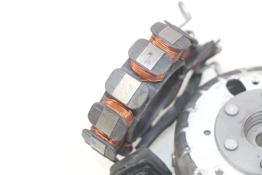 photo de ROTOR ESTATOR APRILIA SCARABEO 100 (2003 - 2012) - Pontos de fixação