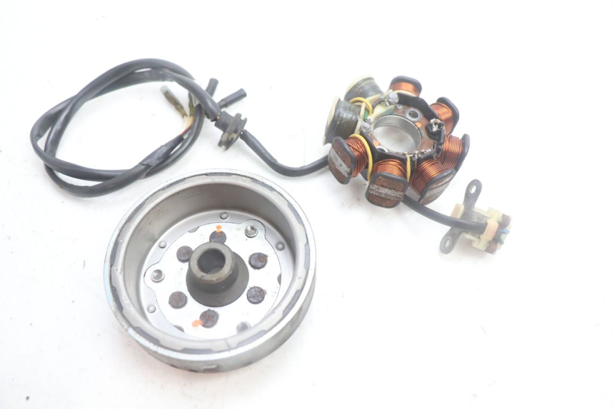 photo de ROTOR ESTATOR HONDA SCV LEAD 100 (2003 - 2007) - Detalhe da peça