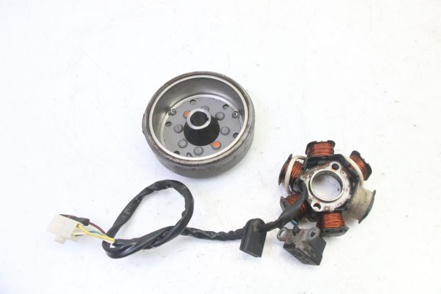 photo de ROTOR ESTATOR PEUGEOT SPEEDFIGHT 3 AIR 50 (2009 - 2015) - Detalhe da peça