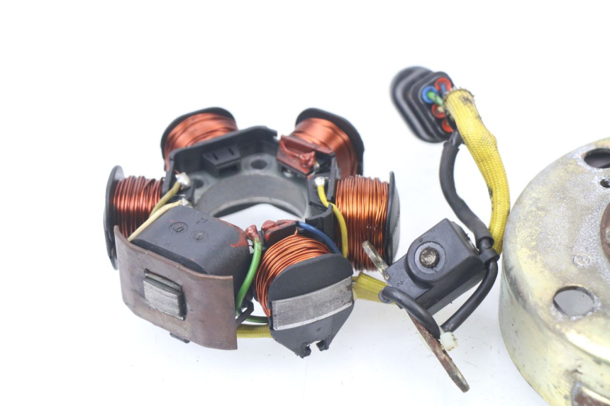 photo de ROTOR ESTATOR APRILIA SR CARB LC 2T 50 (2004 - 2012) - Outro ângulo de visão