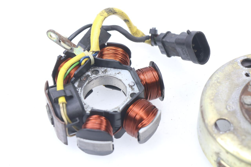 photo de ROTOR ESTATOR APRILIA SR CARB LC 2T 50 (2004 - 2012) - Pontos de fixação