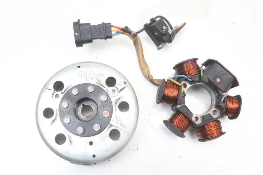 photo de ROTOR ESTATOR APRILIA SR MOTARD 50 (2012 - 2018) - Detalhe da peça