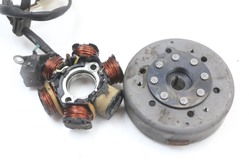 photo de ROTOR ESTATOR PEUGEOT STREETZONE 2T 50 (2014 - 2019) - Detalhe da peça