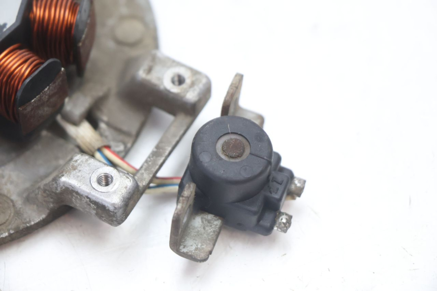 photo de ROTOR ESTATOR MBK STUNT NAKED 50 (2004 - 2018) - Pontos de fixação