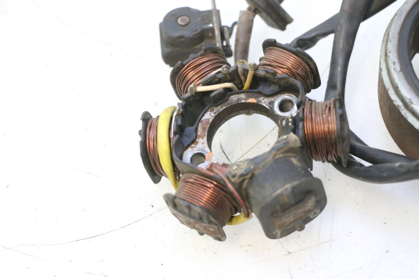 photo de ROTOR ESTATOR PEUGEOT TREKKER 50 (1995 - 2004) - Outro ângulo de visão