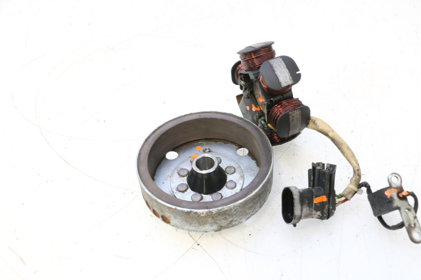 photo de ROTOR ESTATOR PIAGGIO TYPHOON 50 (2000 - 2009) - Outro ângulo de visão