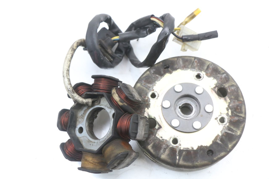 photo de ROTOR ESTATOR PEUGEOT V-CLIC VCLIC 50 (2007 - 2013) - Detalhe da peça