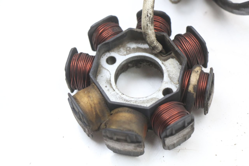 photo de ROTOR ESTATOR PEUGEOT V-CLIC VCLIC 50 (2007 - 2013) - Pontos de fixação