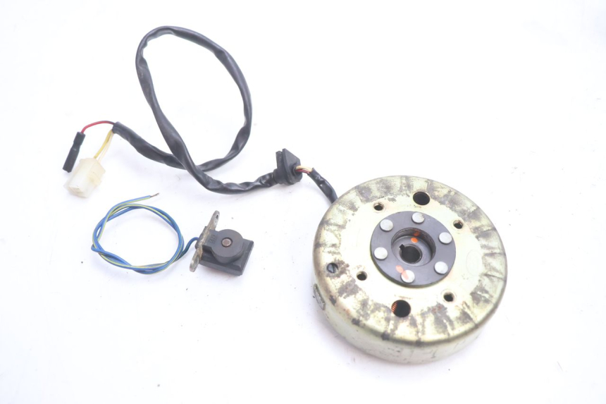 photo de ROTOR ESTATOR PEUGEOT V-CLIC VCLIC 50 (2007 - 2013) - Outro ângulo de visão