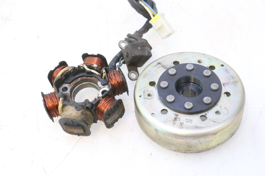 photo de ROTOR ESTATOR PEUGEOT VIVACITY NEW 2T 50 (2008 - 2017) - Vista de perto