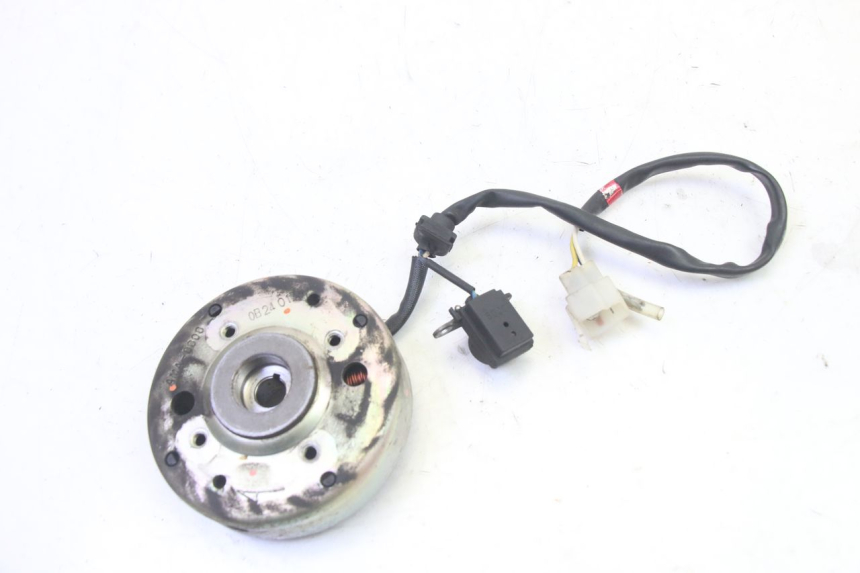 photo de ROTOR ESTATOR PEUGEOT VIVACITY NEW 4T 50 (2008 - 2017) - Outro ângulo de visão