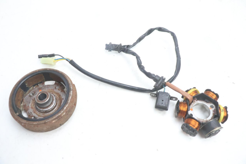 photo de ROTOR ESTATOR PEUGEOT VIVACITY 50 (2004 - 2009) - Detalhe da peça