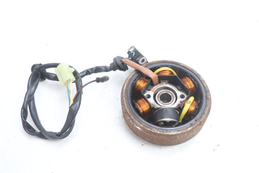 photo de ROTOR ESTATOR PEUGEOT VIVACITY 50 (2004 - 2009) - Zoom do estado de desgaste