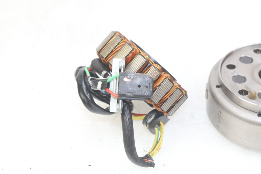 photo de ROTOR ESTATOR DAELIM VJ ROADWIN FI 125 (2008 - 2017) - Pontos de fixação