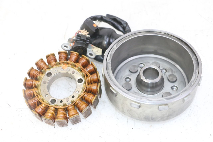 photo de ROTOR ESTATOR YAMAHA XMAX X-MAX 125 (2006 - 2009) - Zoom do estado de desgaste
