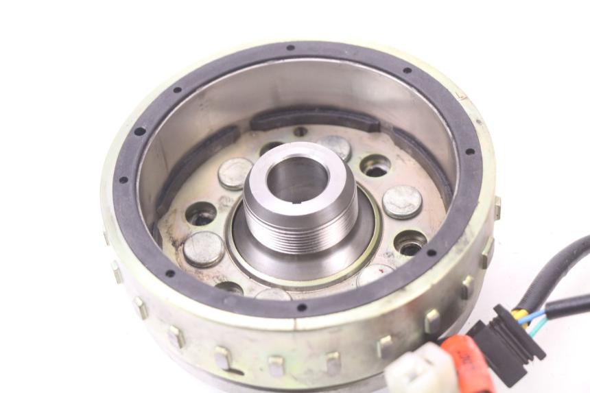 photo de ROTOR ESTATOR KYMCO XCITING 500 (2007 - 2010) - Pontos de fixação