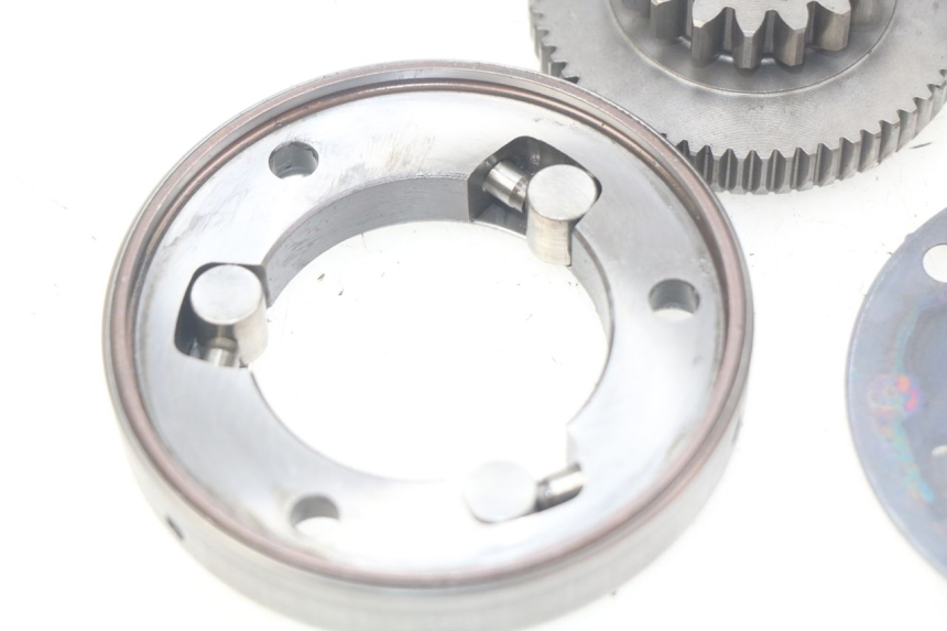 photo de ENGRENAGEM LIVRE DO MOTOR DE ARRANQUE SUZUKI BURGMAN 125 (2007 - 2014) - Outro ângulo de visão