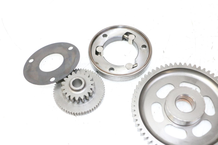 photo de ENGRENAGEM LIVRE DO MOTOR DE ARRANQUE SUZUKI BURGMAN 125 (2007 - 2014) - Pontos de fixação