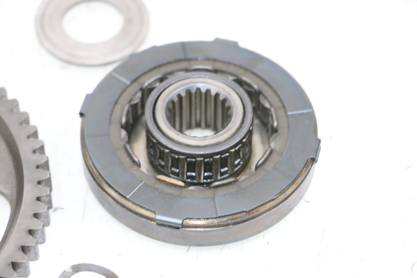 photo de ENGRENAGEM LIVRE DO MOTOR DE ARRANQUE SUZUKI BURGMAN 650 (2013 - 2020) - Marcações e referências