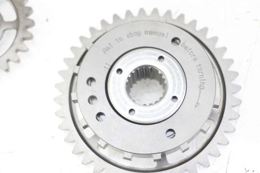photo de ENGRENAGEM LIVRE DO MOTOR DE ARRANQUE HONDA CB R 1000 (2018 - 2023) - Zoom do estado de desgaste
