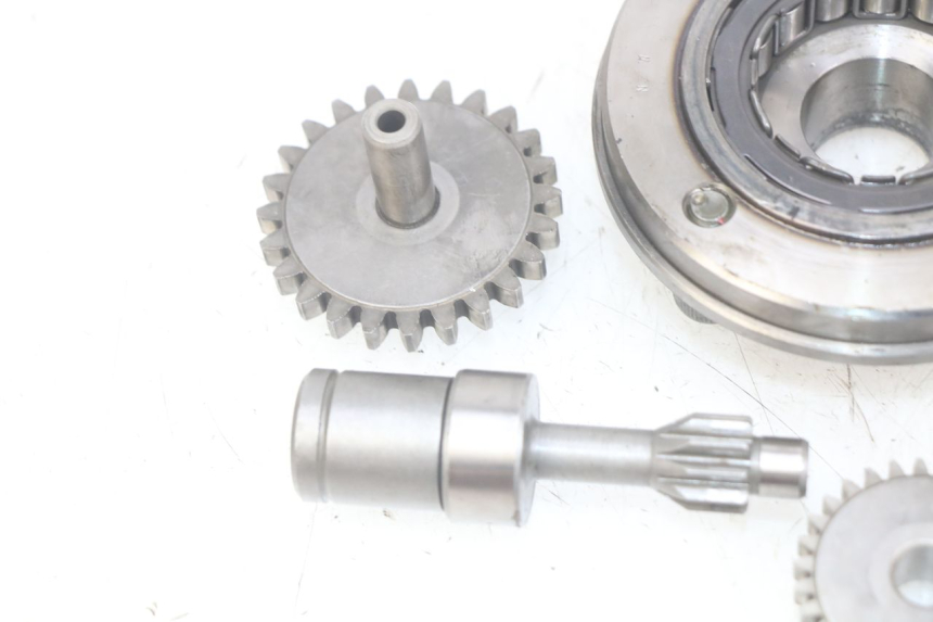 photo de ENGRENAGEM LIVRE DO MOTOR DE ARRANQUE YAMAHA FZS FAZER 600 (1998 - 2001) - Outro ângulo de visão