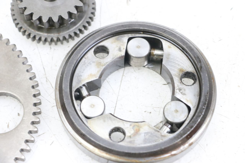 photo de ENGRENAGEM LIVRE DO MOTOR DE ARRANQUE SUZUKI GSX E 250 (1982 - 1983) - Outro ângulo de visão