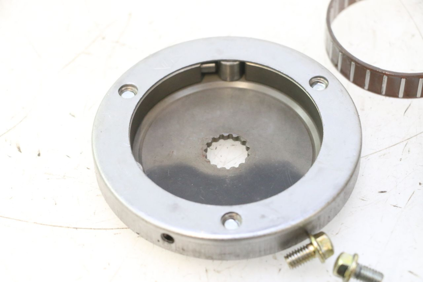 photo de ENGRENAGEM LIVRE DO MOTOR DE ARRANQUE KEEWAY HURRICANE 50 (2006 - 2019) - Pontos de fixação