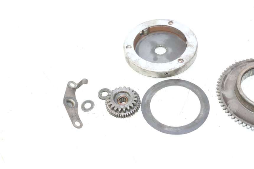 photo de ENGRENAGEM LIVRE DO MOTOR DE ARRANQUE KEEWAY RY6 2T 50 (2011 - 2019) - Outro ângulo de visão