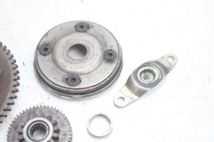 photo de ENGRENAGEM LIVRE DO MOTOR DE ARRANQUE PEUGEOT SATELIS 125 (2013 - 2018) - Outro ângulo de visão