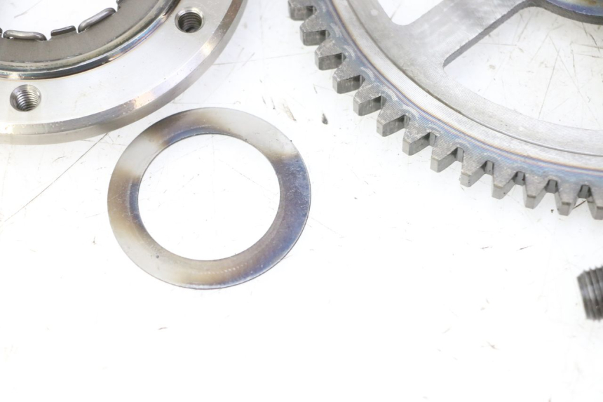 photo de ENGRENAGEM LIVRE DO MOTOR DE ARRANQUE YAMAHA TDM ABS 900 (2002 - 2014) - Pontos de fixação