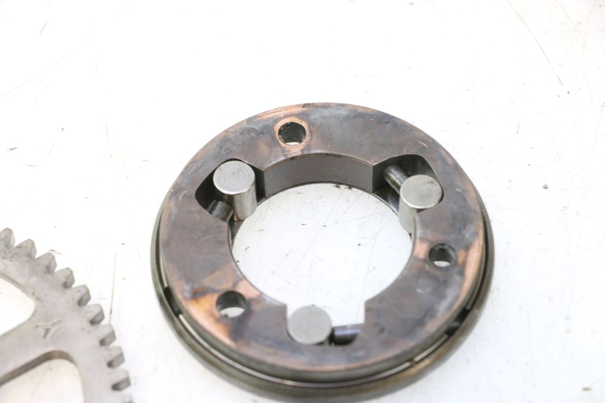 photo de ENGRENAGEM LIVRE DO MOTOR DE ARRANQUE YAMAHA XMAX X-MAX 125 (2006 - 2009) - Vista geral