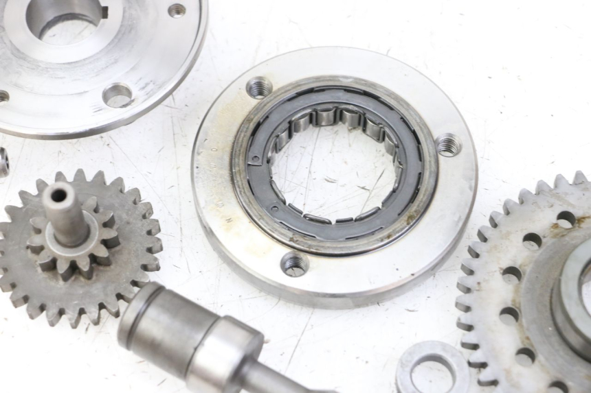 photo de ENGRENAGEM LIVRE DO MOTOR DE ARRANQUE YAMAHA FZS FAZER 600 (2001 - 2003) - Estado da superfície