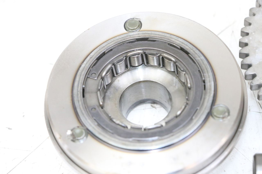 photo de ENGRENAGEM LIVRE DO MOTOR DE ARRANQUE YAMAHA FZS FAZER 600 (2001 - 2003) - Outro ângulo de visão