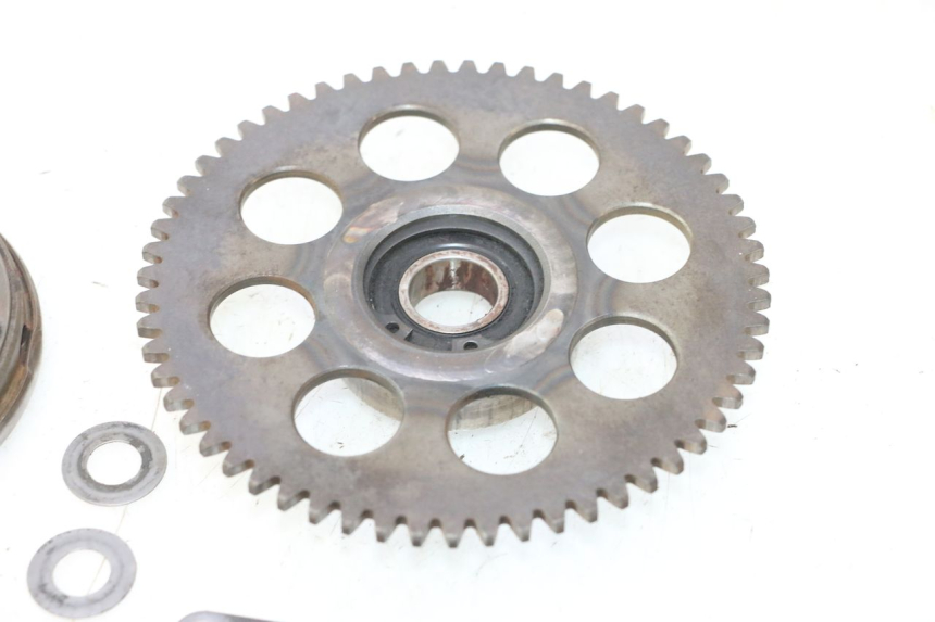 photo de ENGRENAGEM LIVRE DO MOTOR DE ARRANQUE YAMAHA YP MAJESTY 125 (2002 - 2006) - Outro ângulo de visão