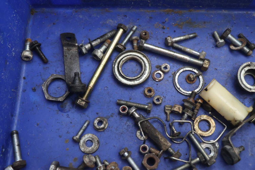 photo de SACO DE PARAFUSOS PARAFUSOS PEUGEOT 103 SPX CLIP 50 (1989 - 1992) - Detalhe da peça