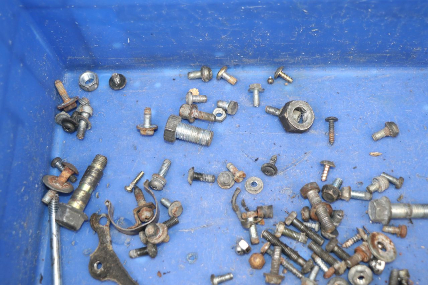 photo de SACO DE PARAFUSOS E FIXADORES MBK ACTIVE 80 (1991 - 1995) - Outro ângulo de visão