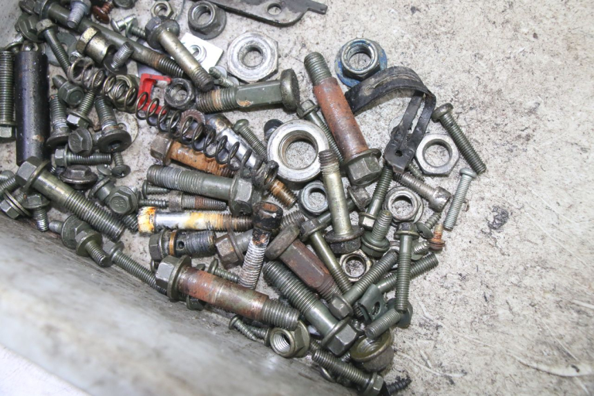 photo de SACO DE PARAFUSOS E FERRAGENS TNT MOTOR BOSTON 4T 50 (2018 - 2025) - Zoom do estado de desgaste