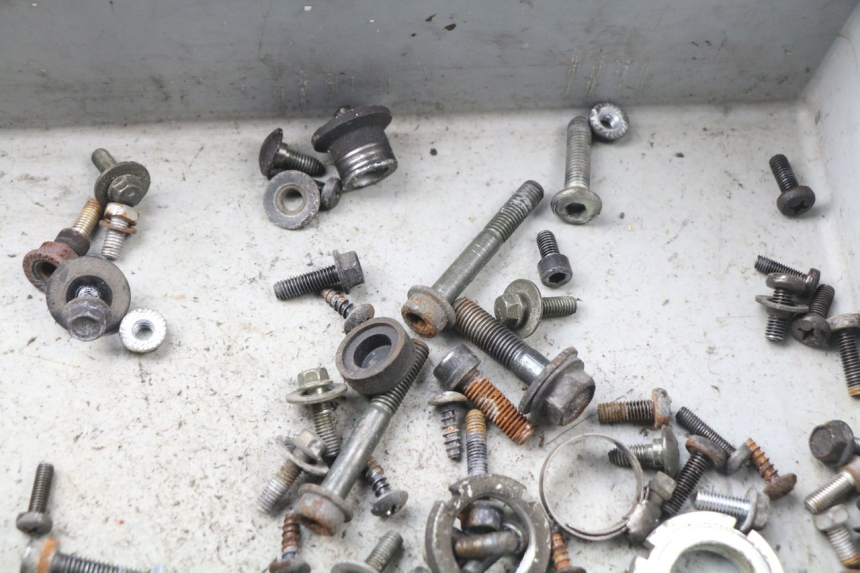 photo de SACO DE PARAFUSOS E FERRAGENS SUZUKI BURGMAN 125 (2007 - 2014) - Outro ângulo de visão