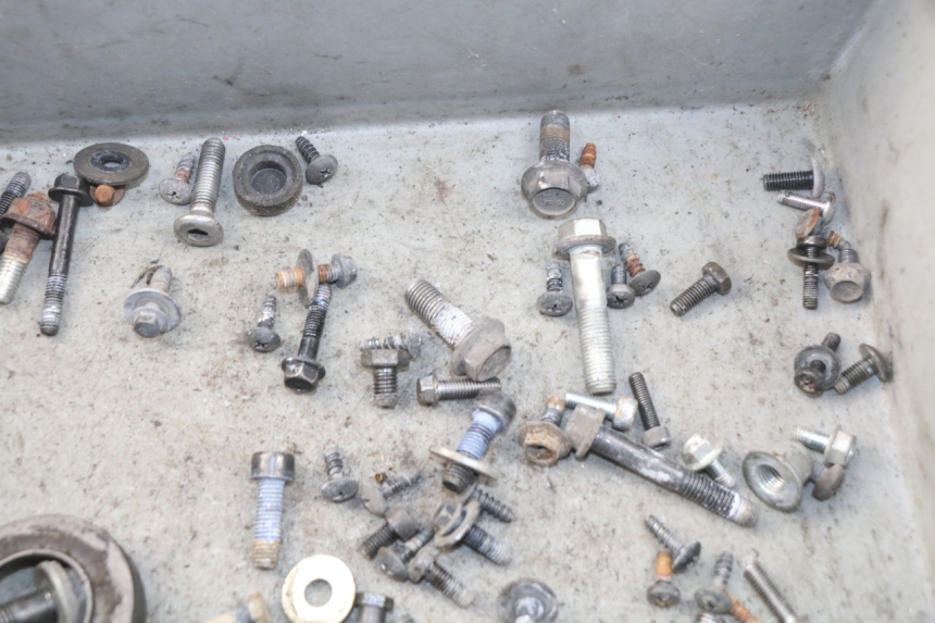 photo de SACO DE PARAFUSOS E FERRAGENS SUZUKI BURGMAN 125 (2007 - 2014) - Zoom do estado de desgaste