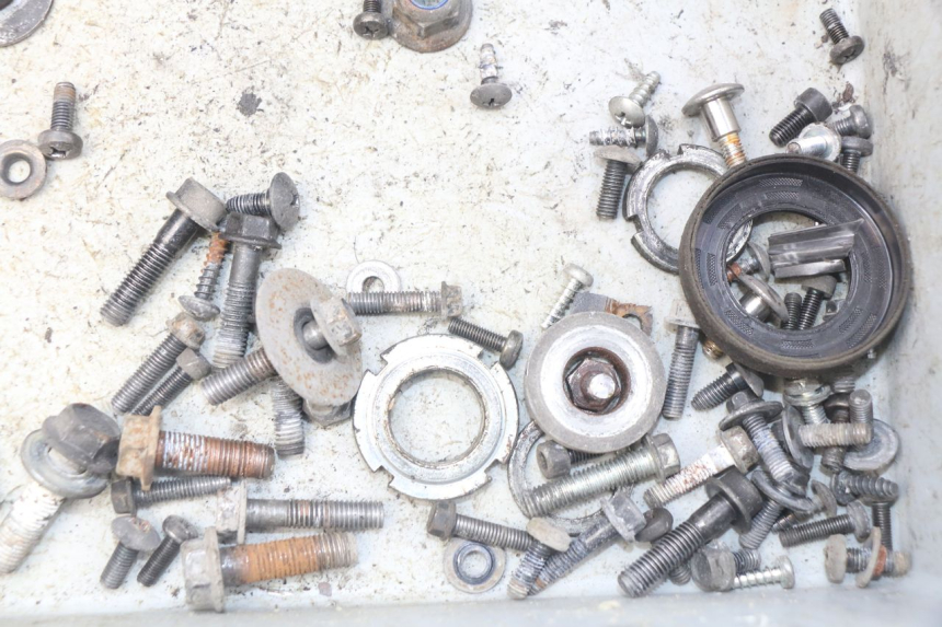 photo de SACO DE PARAFUSOS E FERRAGENS SUZUKI BURGMAN 125 (2007 - 2014) - Outro ângulo de visão