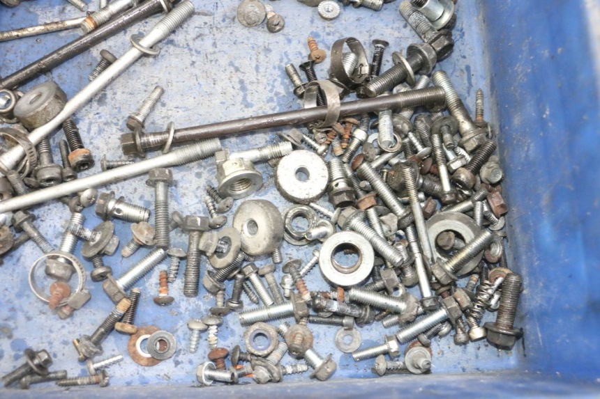 photo de SACO DE PARAFUSOS E FERRAGENS SUZUKI BURGMAN 125 (2007 - 2014) - Zoom do estado de desgaste