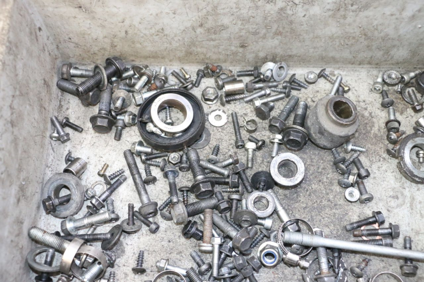 photo de SACO DE PARAFUSOS E FERRAGENS SUZUKI BURGMAN 125 (2007 - 2014) - Zoom do estado de desgaste